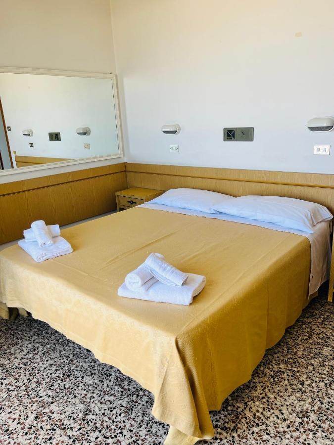 Hotel Columbia Frontemare Rimini Luaran gambar