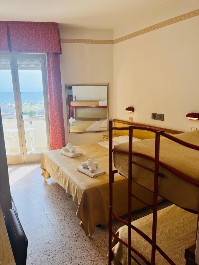 Hotel Columbia Frontemare Rimini Luaran gambar