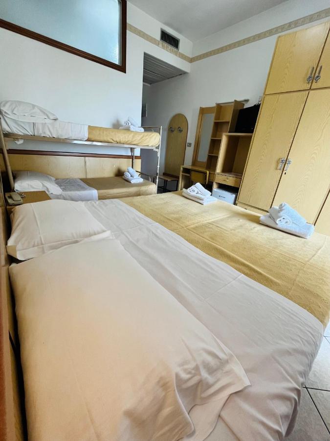 Hotel Columbia Frontemare Rimini Luaran gambar