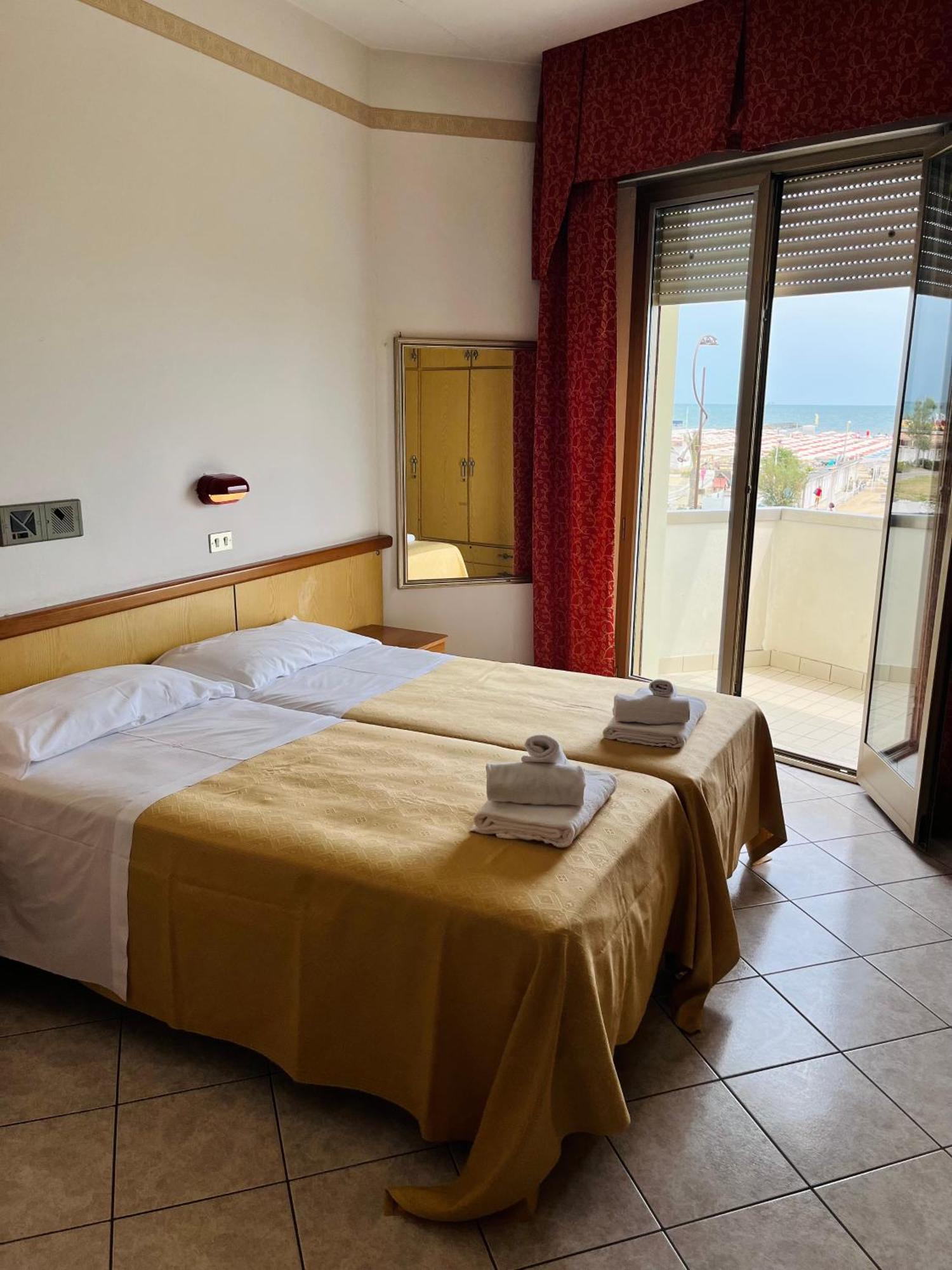 Hotel Columbia Frontemare Rimini Luaran gambar