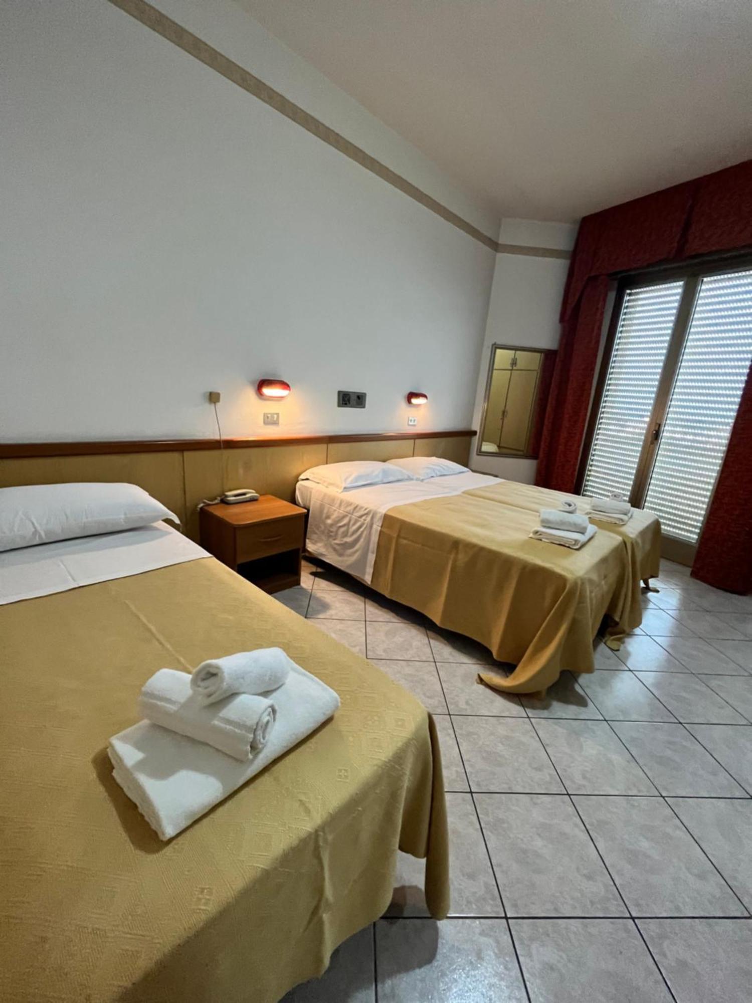 Hotel Columbia Frontemare Rimini Luaran gambar