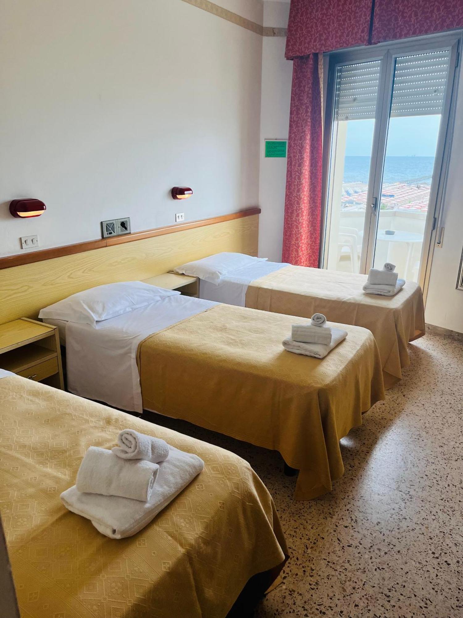 Hotel Columbia Frontemare Rimini Luaran gambar