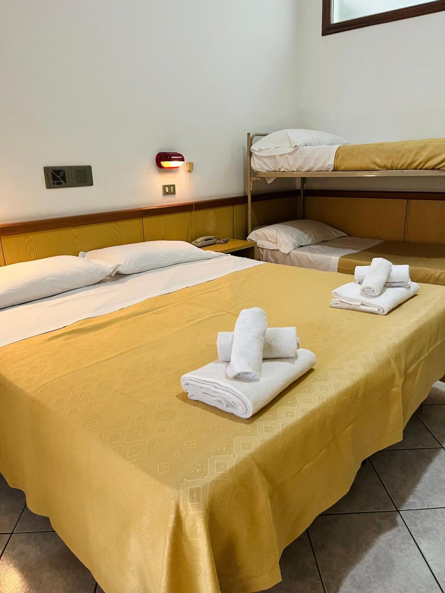 Hotel Columbia Frontemare Rimini Luaran gambar